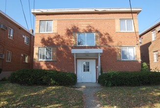 Crest Hill Quad Apartments in Cincinnati, OH - Building Photo - Building Photo