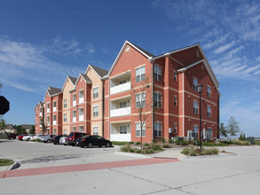 Kelly Park Apartments in Overland Park, KS - Foto de edificio - Building Photo