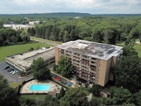 Building Photo - Fairway Tower and Manor Apartamentos in Akron, Ohio