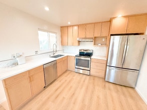 12 Linden Ave in San Bruno, CA - Building Photo - Building Photo