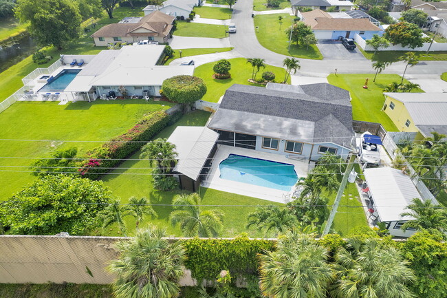 10339 Daphne Ave