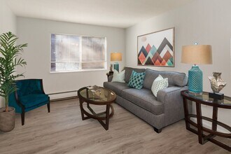 Applewood Apartments in Colorado Springs, CO - Building Photo - Building Photo