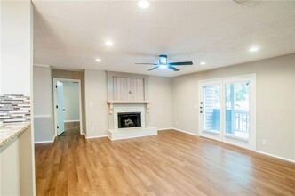 126 Warm Springs Cir in Roswell, GA - Building Photo - Building Photo