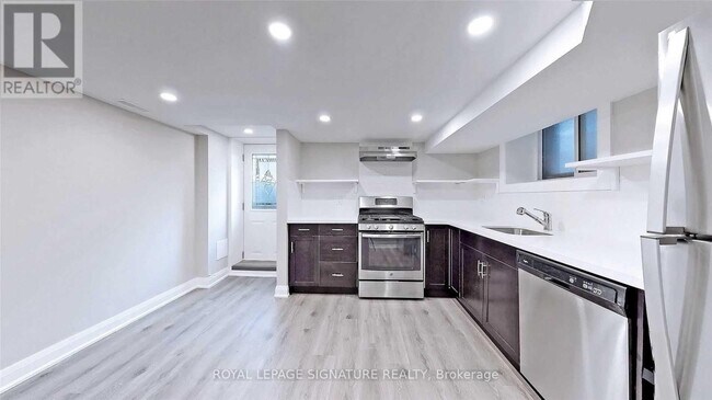 64 Harvie Ave in Toronto, ON - Building Photo - Building Photo