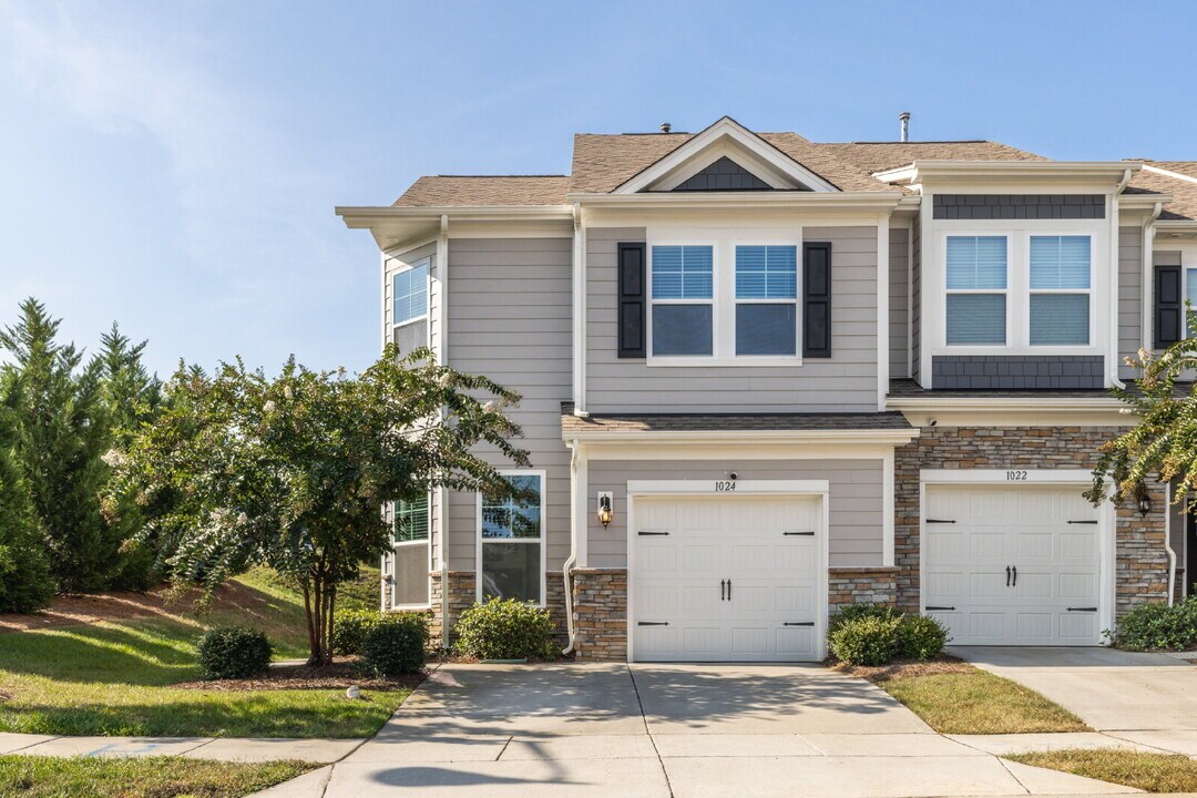 1024 Chicory Trce in Lake Wylie, SC - Building Photo