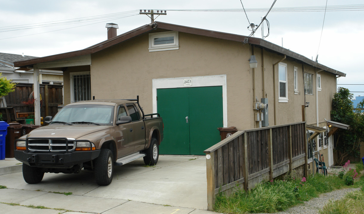 2423 Columbia Blvd in Richmond, CA - Foto de edificio