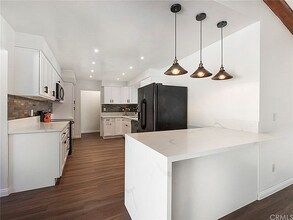 565 W Campus View Dr in Riverside, CA - Building Photo - Building Photo