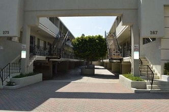 Oak Knoll Apartments in Pasadena, CA - Building Photo - Building Photo