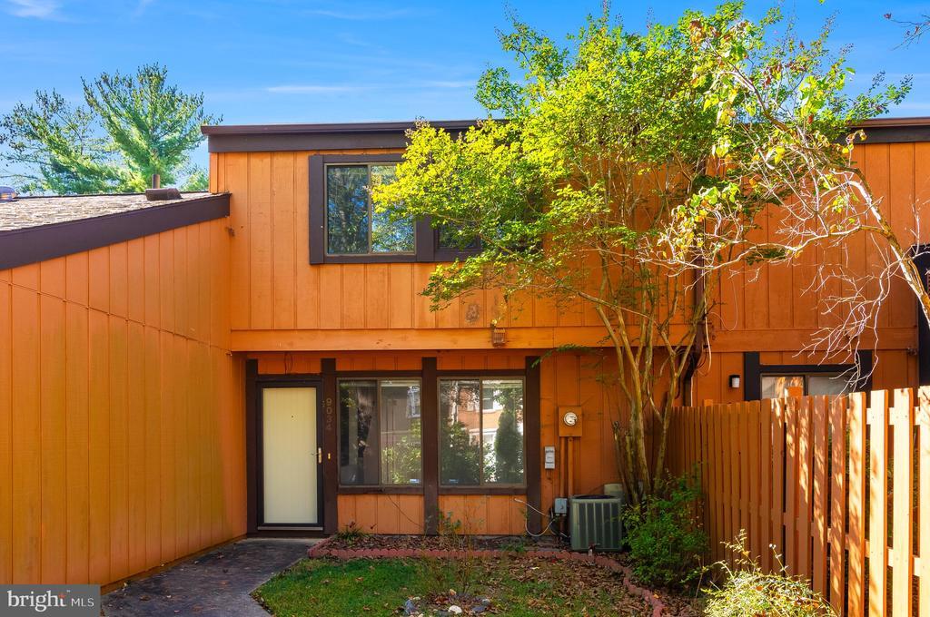9034 Arlington Blvd in Fairfax, VA - Building Photo
