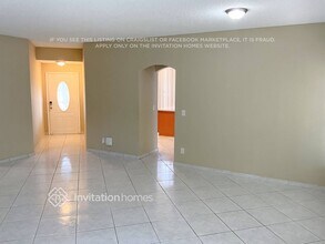 164 NW 207th Terrace in Pembroke Pines, FL - Foto de edificio - Building Photo