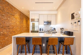 808 Lexington Ave in New York, NY - Building Photo - Building Photo