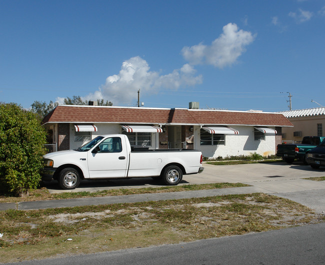 18 SW 12th St in Dania Beach, FL - Building Photo - Building Photo