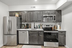 324-326-326 Darby Rd in Havertown, PA - Building Photo