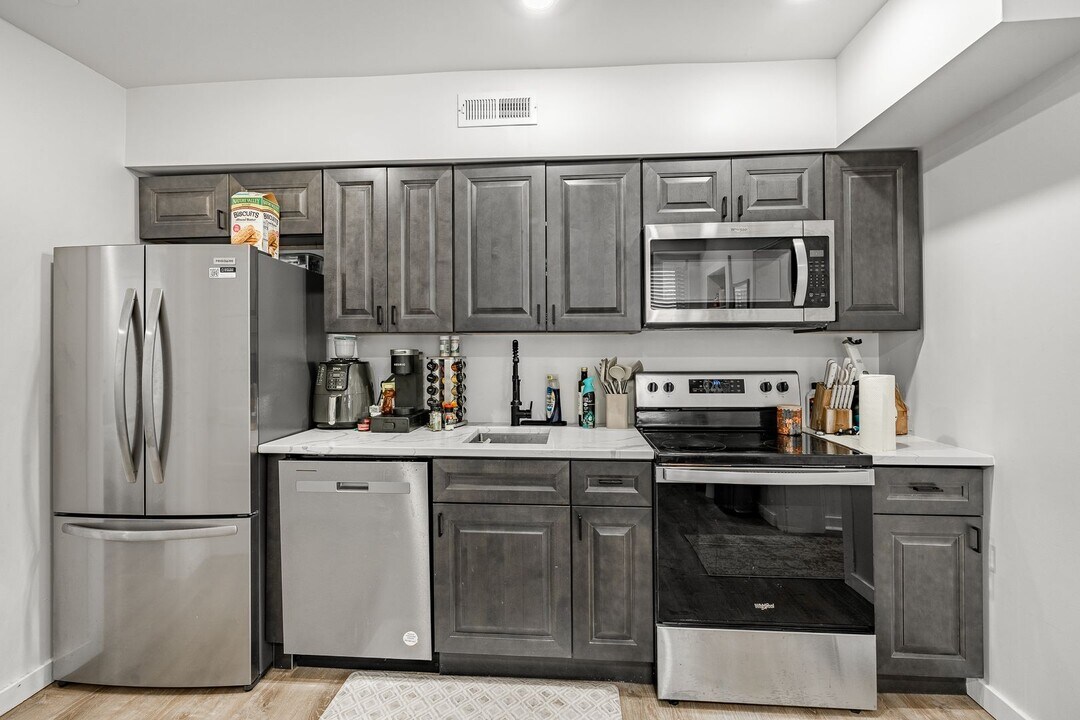 324-326-326 Darby Rd in Havertown, PA - Building Photo