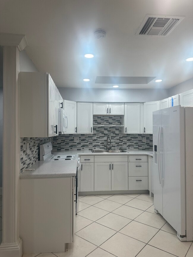 1841 SW 46th Ave in Fort Lauderdale, FL - Building Photo - Building Photo