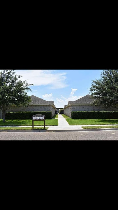 1031 English Ave, Unit A in Edinburg, TX - Building Photo