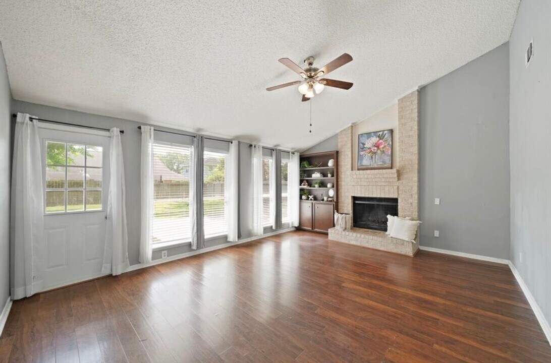 3210 Pebble Lake Dr in Sugar Land, TX - Building Photo