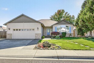 2638 Rabun Way in Central Point, OR - Building Photo