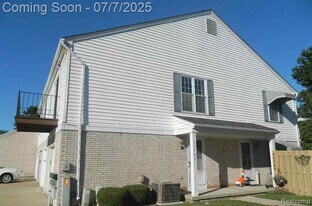 35565 Stillmeadow Ln in Clinton Township, MI - Building Photo