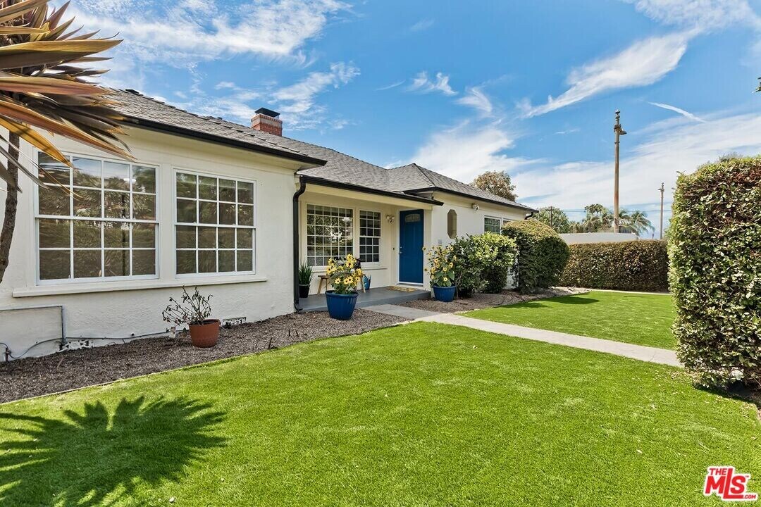 2201 Linnington Ave in Los Angeles, CA - Building Photo