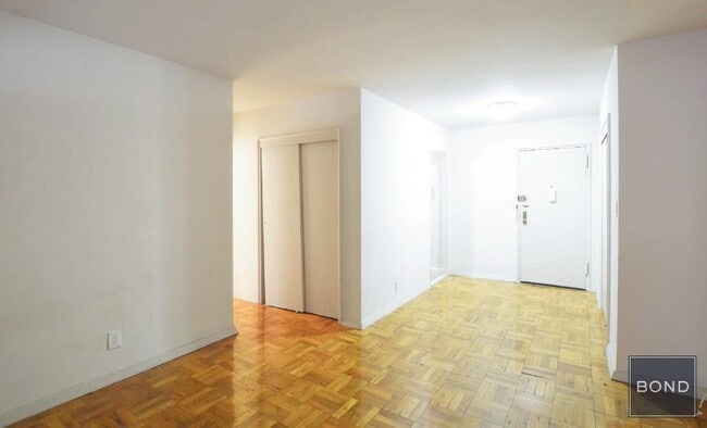 340 E 74th St in Manhattan, NY - Building Photo - Building Photo