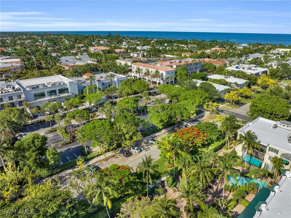 441 4th Ave S in Naples, FL - Building Photo