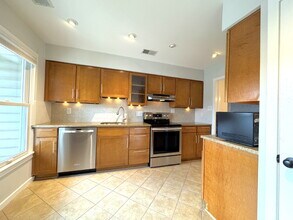 1318 Dewitt Ave in Alexandria, VA - Building Photo - Building Photo