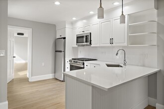 64 Trenton St in Boston, MA - Foto de edificio - Building Photo