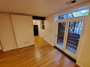 2506 Cliffbourne Pl NW, Unit APT B in Washington, DC - Building Photo - Building Photo