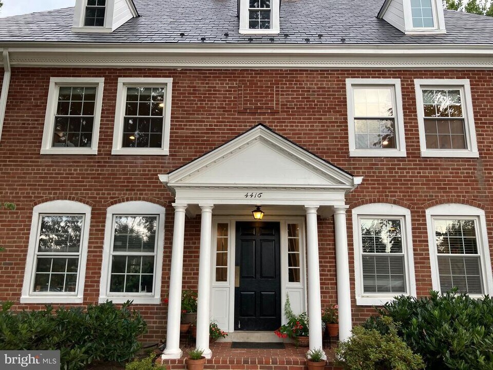 4416 34th St S in Arlington, VA - Building Photo