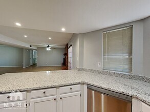 19028 N 7th Dr in Phoenix, AZ - Foto de edificio - Building Photo