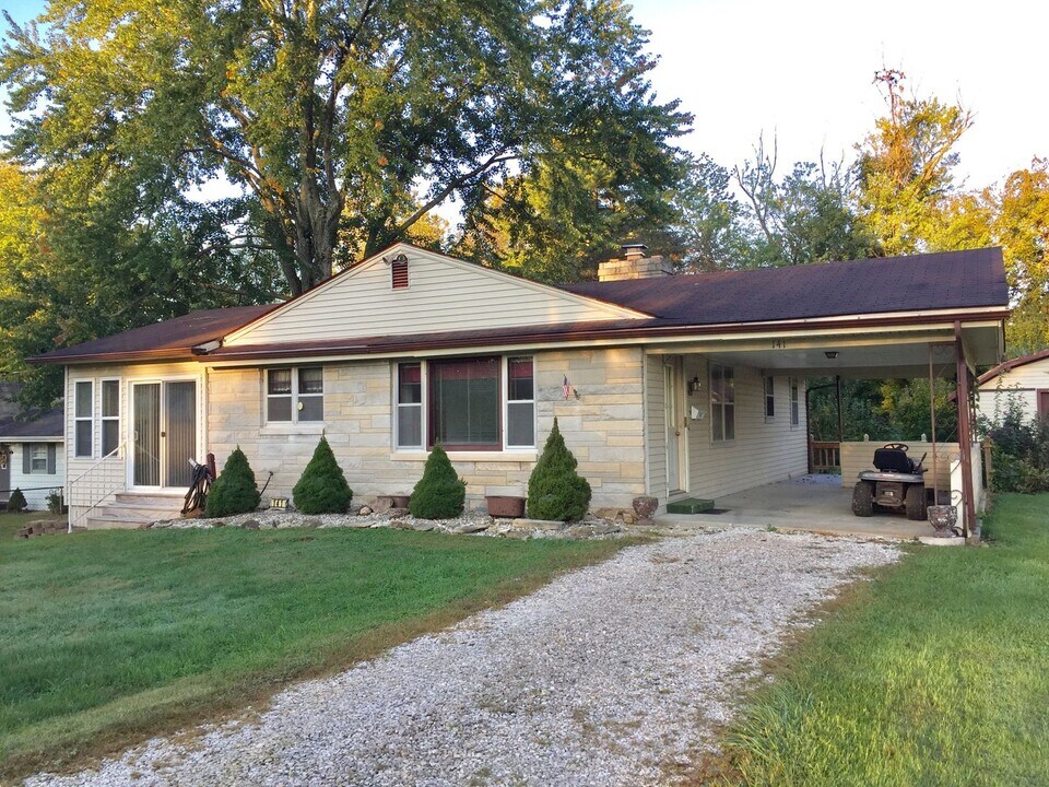 141 N Overhill Dr in Bloomington, IN - Building Photo