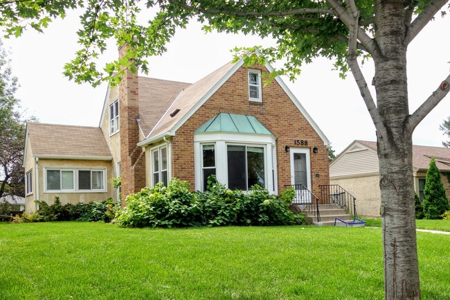 property at 1588 Hillcrest Ave