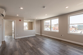 Residences at 530 and 540 Chestnut in Manchester, NH - Building Photo - Interior Photo