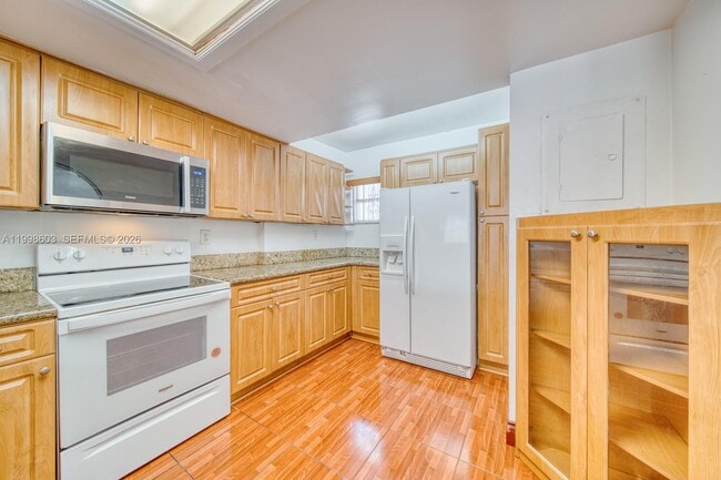 840 SW 105th Ave, Unit 318 in Miami, FL - Foto de edificio - Building Photo