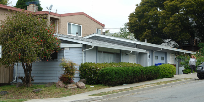 2523 San Joaquin Ave in Richmond, CA - Foto de edificio - Building Photo