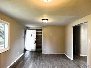 544 Hentschel Pl in Ferguson, MO - Building Photo - Building Photo