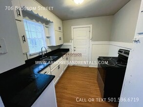 706 Blossom St in North Little Rock, AR - Building Photo - Building Photo