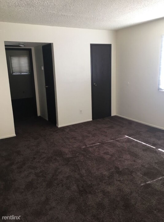 1537 Cobb Ln-Unit -Apt 2 in Las Vegas, NV - Building Photo