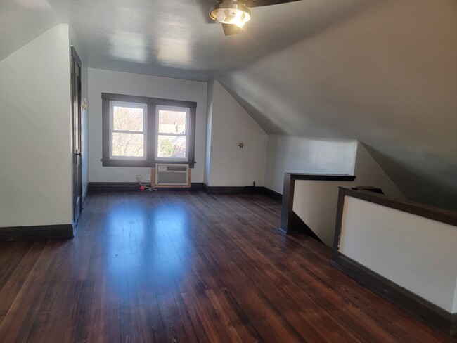 property at 701 1/2 E Columbus St