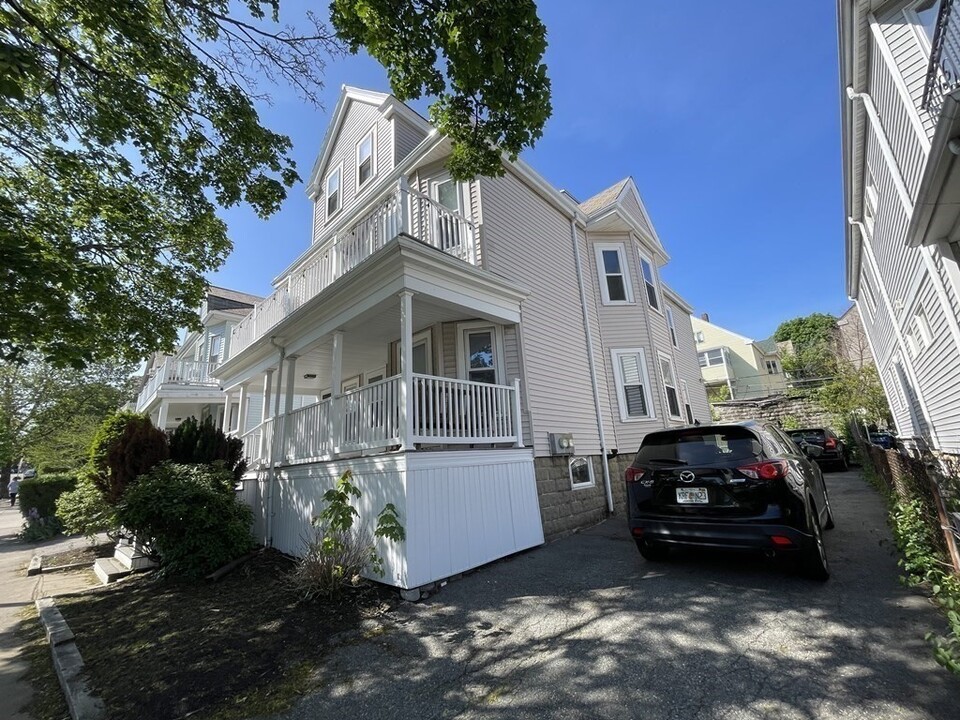 1049 Broadway in Somerville, MA - Building Photo