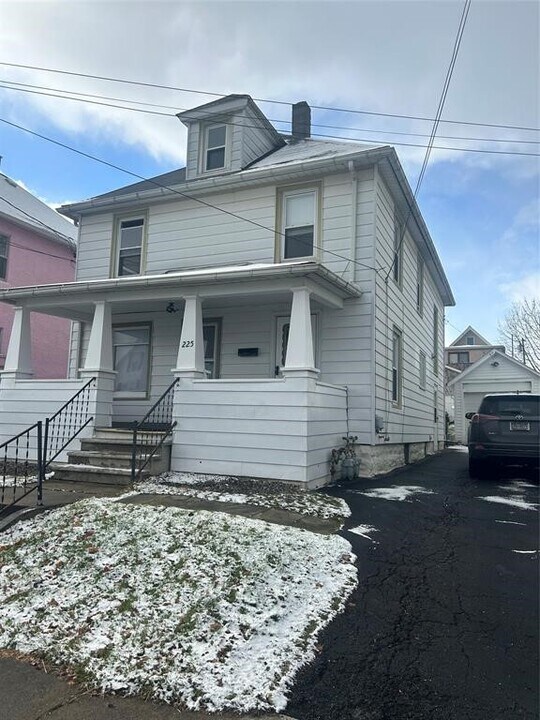 225 Hill Ave in Endicott, NY - Building Photo