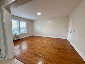 546 Bergen Ave, Unit A7 in Jersey City, NJ - Foto de edificio - Building Photo