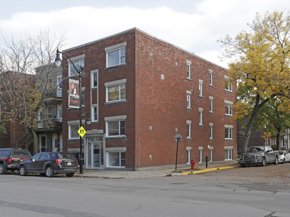 4760 E Sainte-Catherine E in Montréal, QC - Building Photo