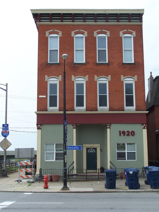 1920 Niagara St in Buffalo, NY - Building Photo