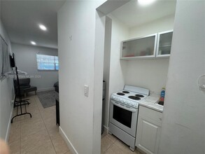 320 NE 160th St in Miami, FL - Building Photo - Building Photo