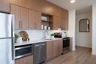 Magnesium Village in Spokane, WA - Foto de edificio - Building Photo