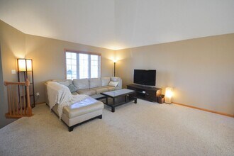 2198 Neptune Pl SW in Rochester, MN - Building Photo - Building Photo