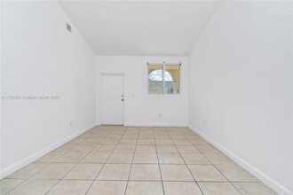 1543 SE 25th St in Homestead, FL - Building Photo - Building Photo