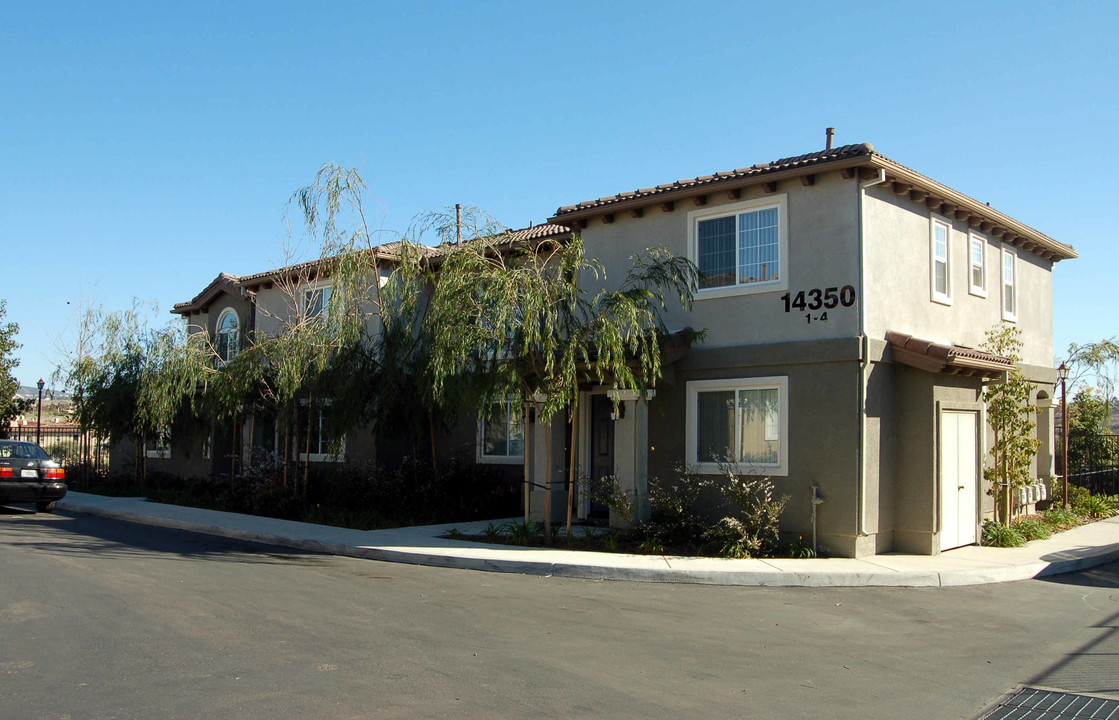 Chandon Village in San Diego, CA - Foto de edificio